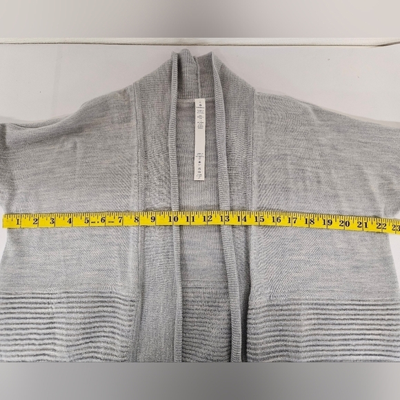 Lululemon Sit In Lotus Wrap II Merino Wool Ice Blue Gray Heather Cardigan Sz 6 - Picture 9 of 10